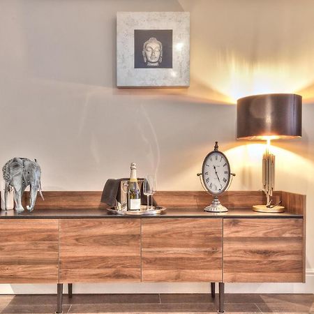 The Mews Boutique Deluxe Apartments, Sleep 2-6 People , Central Location, Free Parking วินเดอร์เมียร์ ภายนอก รูปภาพ