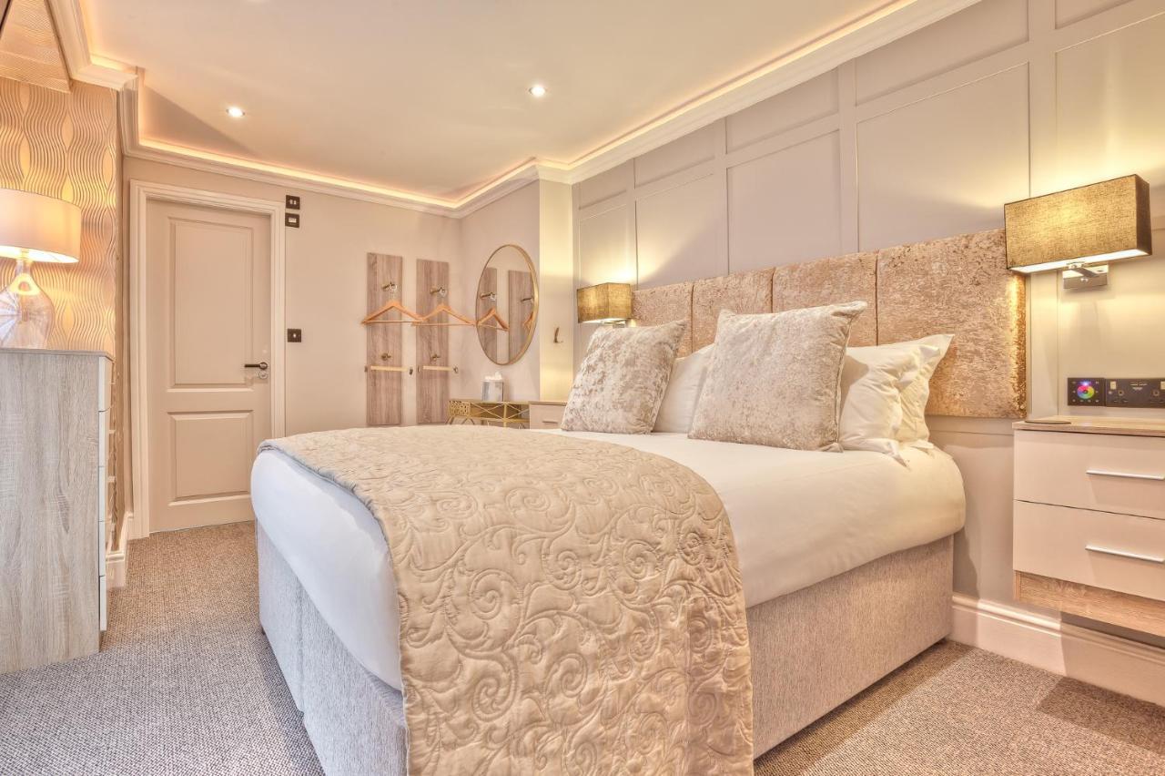The Mews Boutique Deluxe Apartments, Sleep 2-6 People , Central Location, Free Parking วินเดอร์เมียร์ ภายนอก รูปภาพ