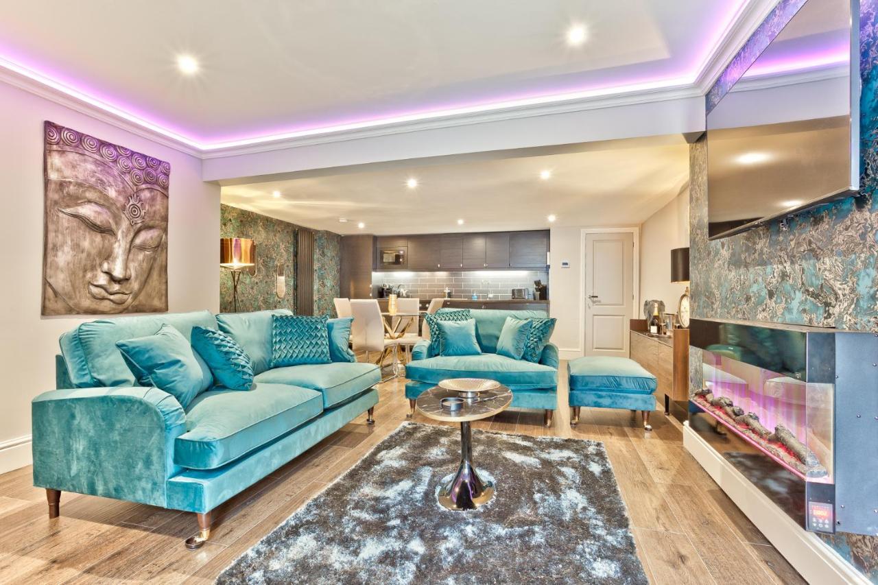 The Mews Boutique Deluxe Apartments, Sleep 2-6 People , Central Location, Free Parking วินเดอร์เมียร์ ภายนอก รูปภาพ