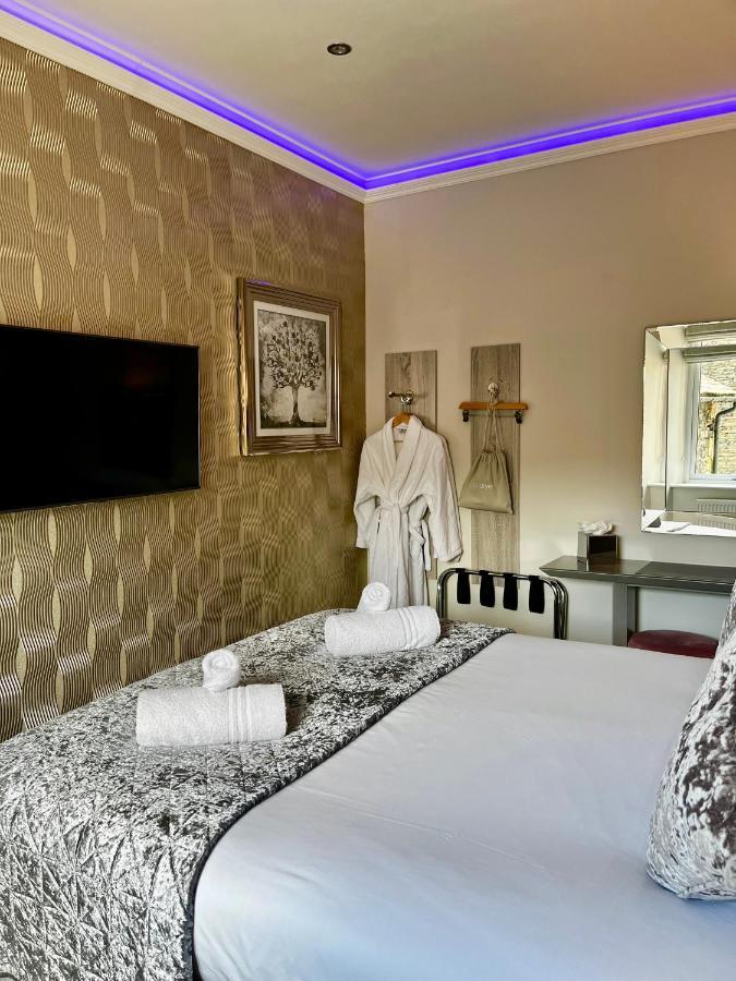 The Mews Boutique Deluxe Apartments, Sleep 2-6 People , Central Location, Free Parking วินเดอร์เมียร์ ภายนอก รูปภาพ