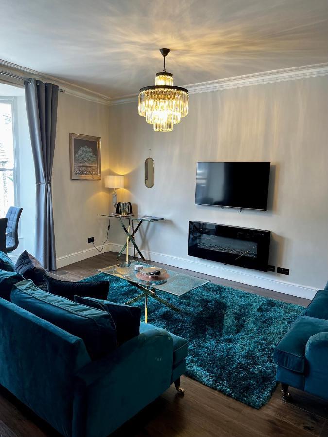 The Mews Boutique Deluxe Apartments, Sleep 2-6 People , Central Location, Free Parking วินเดอร์เมียร์ ภายนอก รูปภาพ