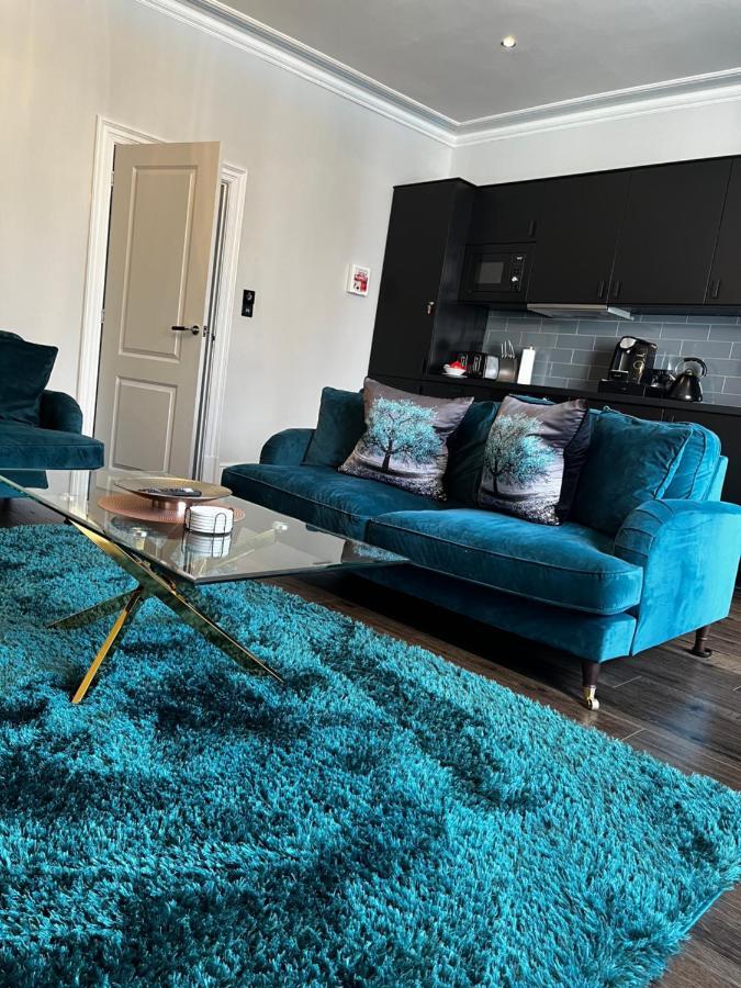 The Mews Boutique Deluxe Apartments, Sleep 2-6 People , Central Location, Free Parking วินเดอร์เมียร์ ภายนอก รูปภาพ